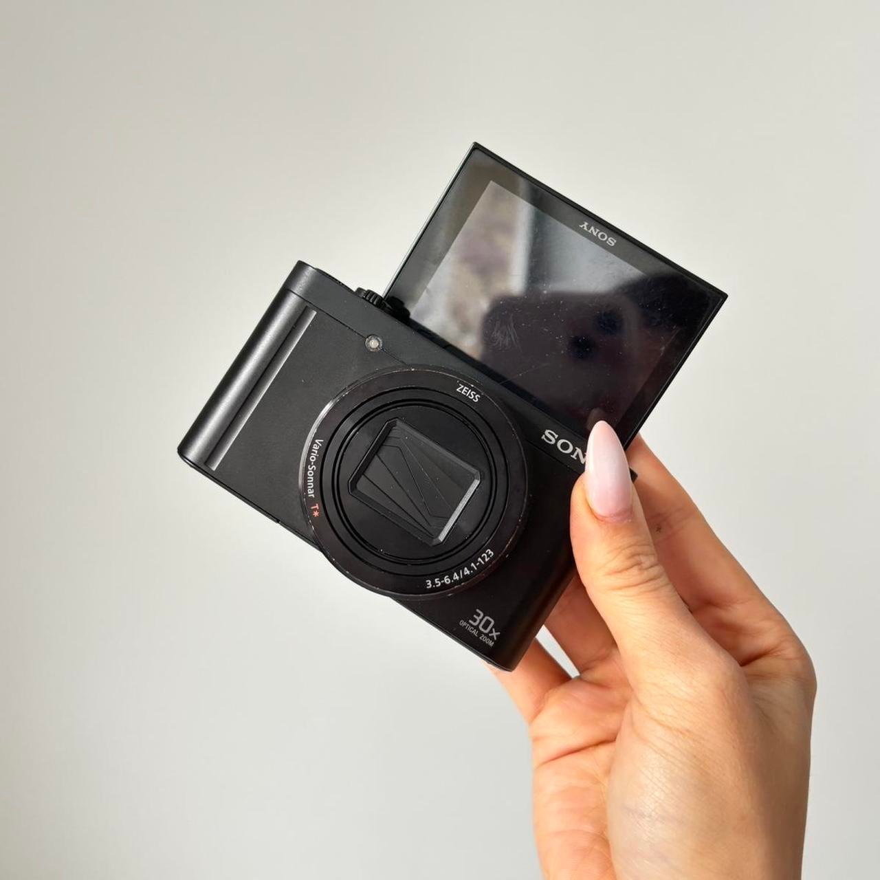 P0_42d8df96-9e9a-484b-9c95-d0e5cdf5377a.jpg Sony Cybershot Digital Camera in black - Image 1