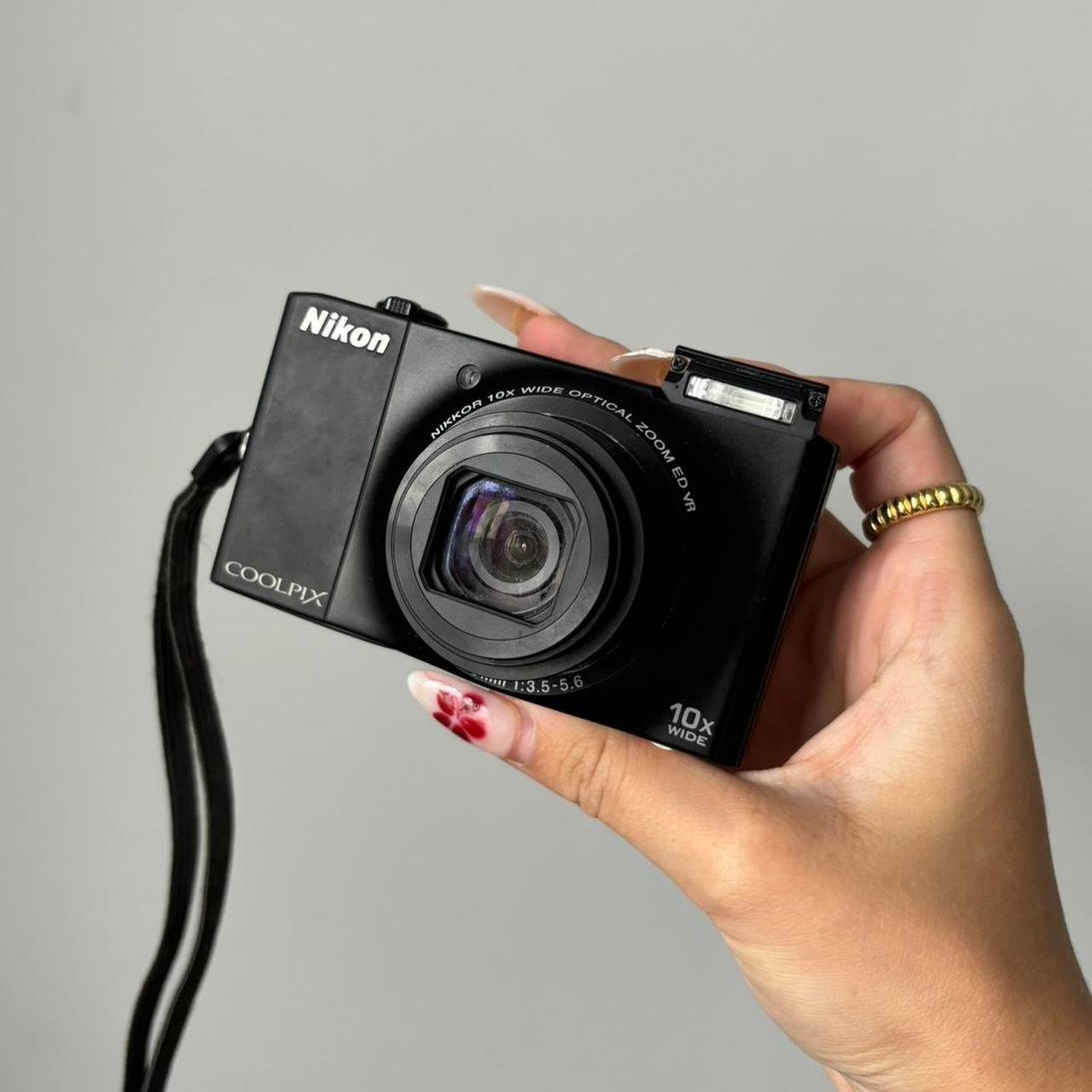 P0_ad412f47-c1fd-45aa-9a4a-8cfb4794b77d.jpg Nikon Coolpix Digital Camera S8000 - Image 1