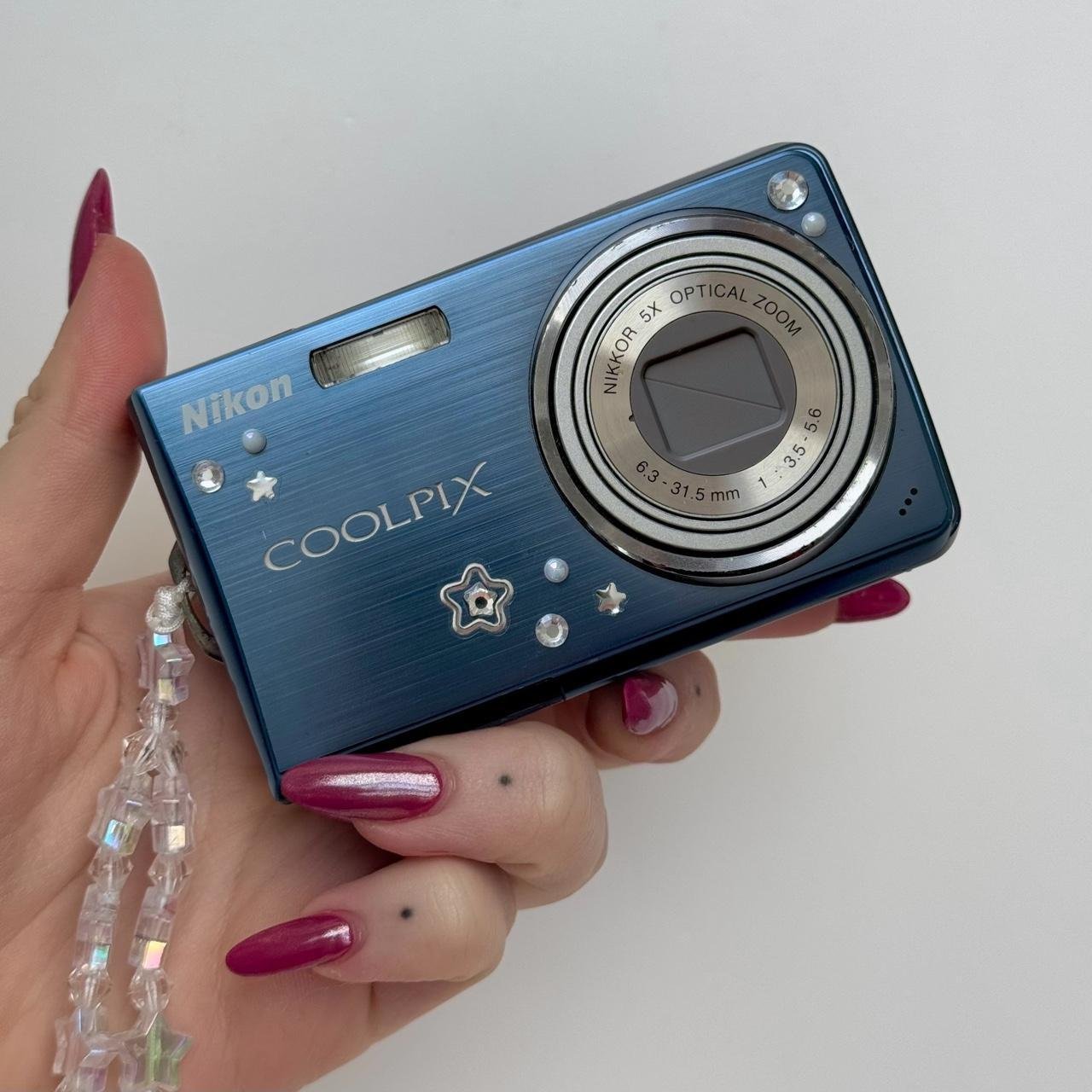 pic_65185f7f-71c7-4591-8308-5b0f85da16a2.jpg Used Digital Camera | Nikon Coolpix S550 Digital Camera | Complete Set - Image 1